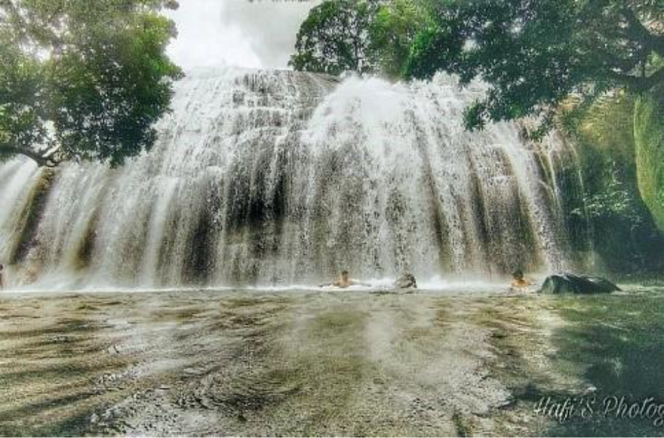 Aanachadikuthu Waterfalls 